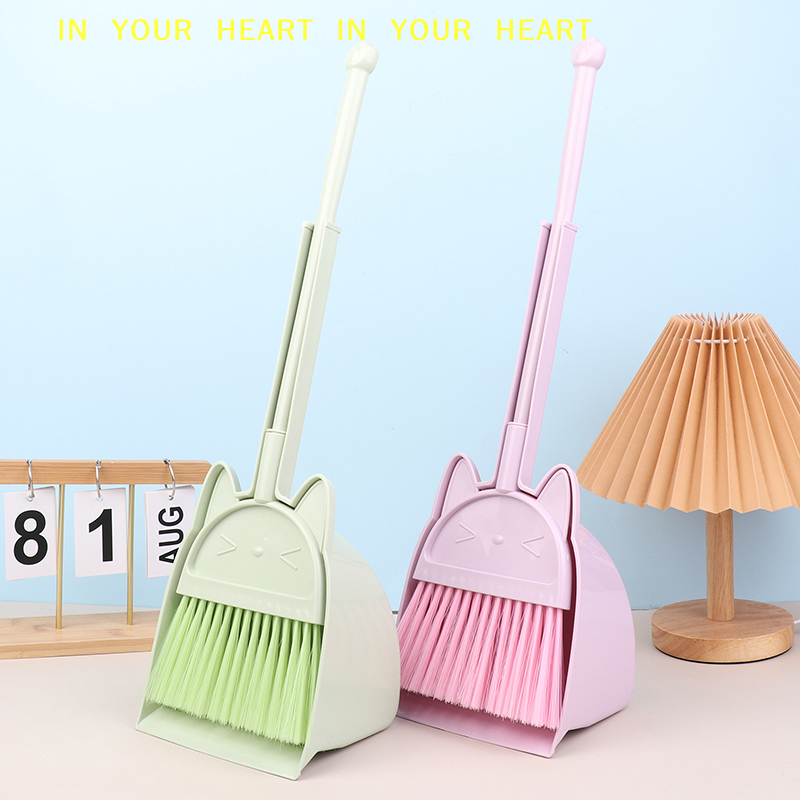 【X】1 Set Cartoon Flexible Bris - Kids Outdoor Broom recensione e prezzo