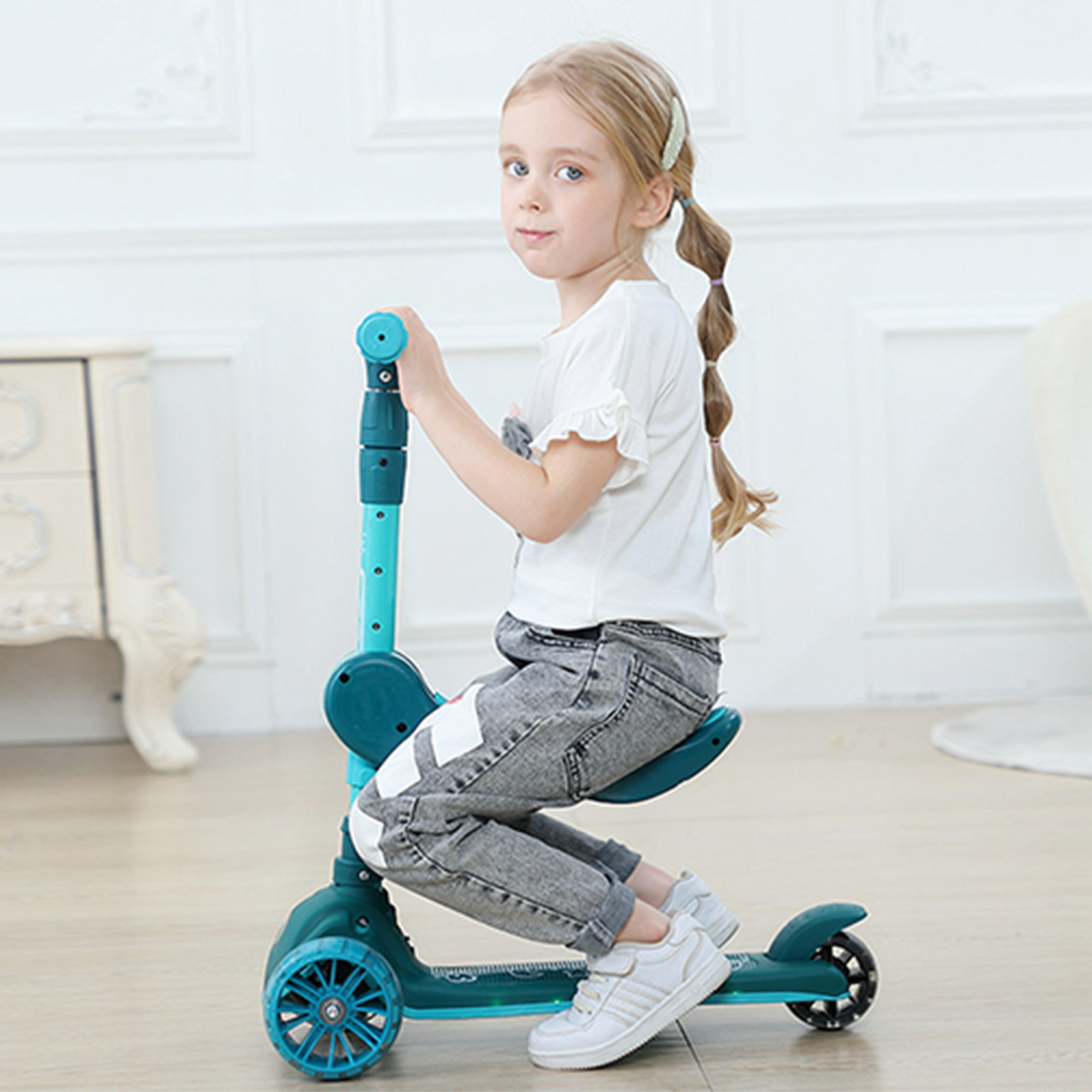 2-in-1 Kids Kick Scooter With  - Outdoor Kids In An Indoor World recensione e prezzo