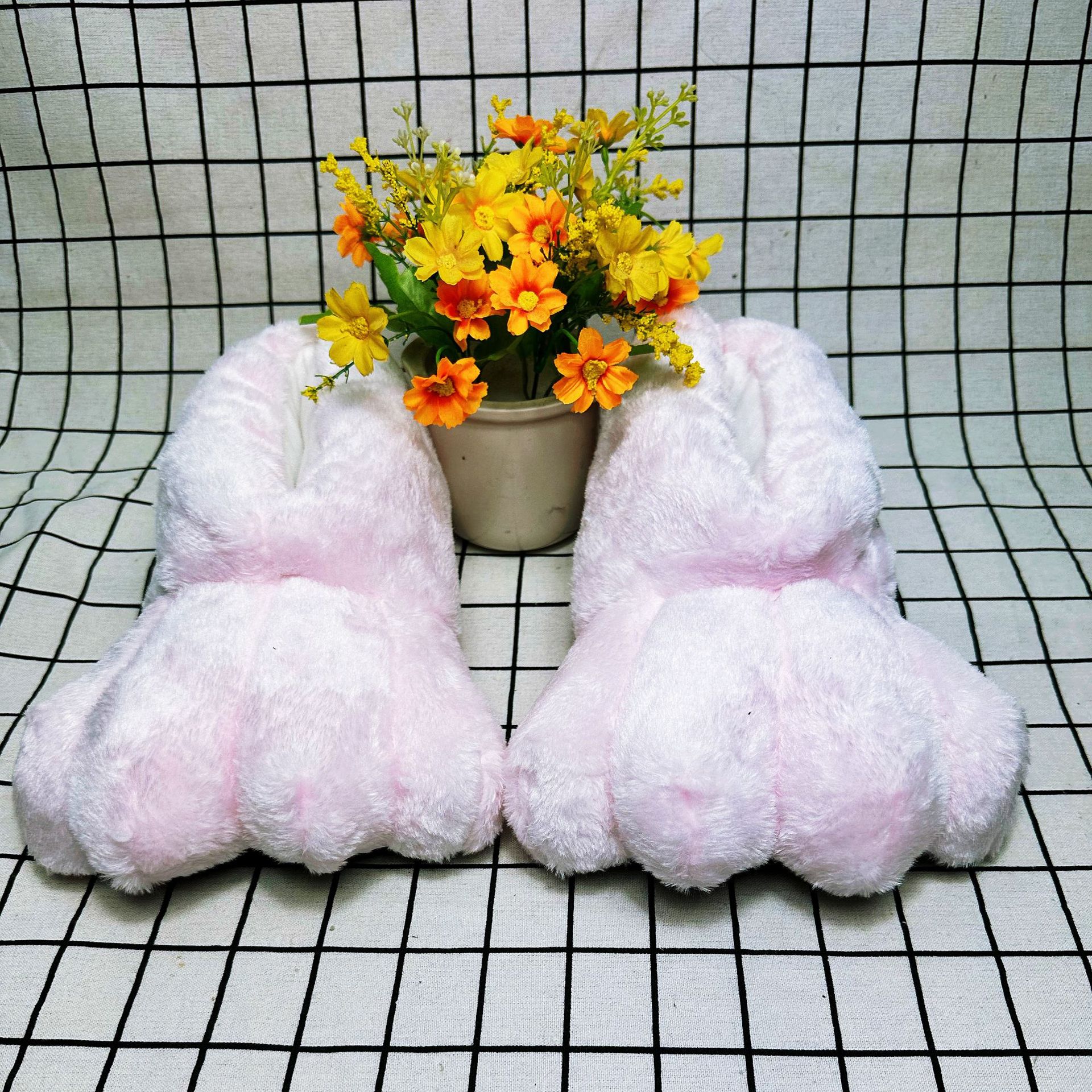 In Stock Rabbit Paw Slippers H - Kids Outdoor Obstacle Course recensione e prezzo