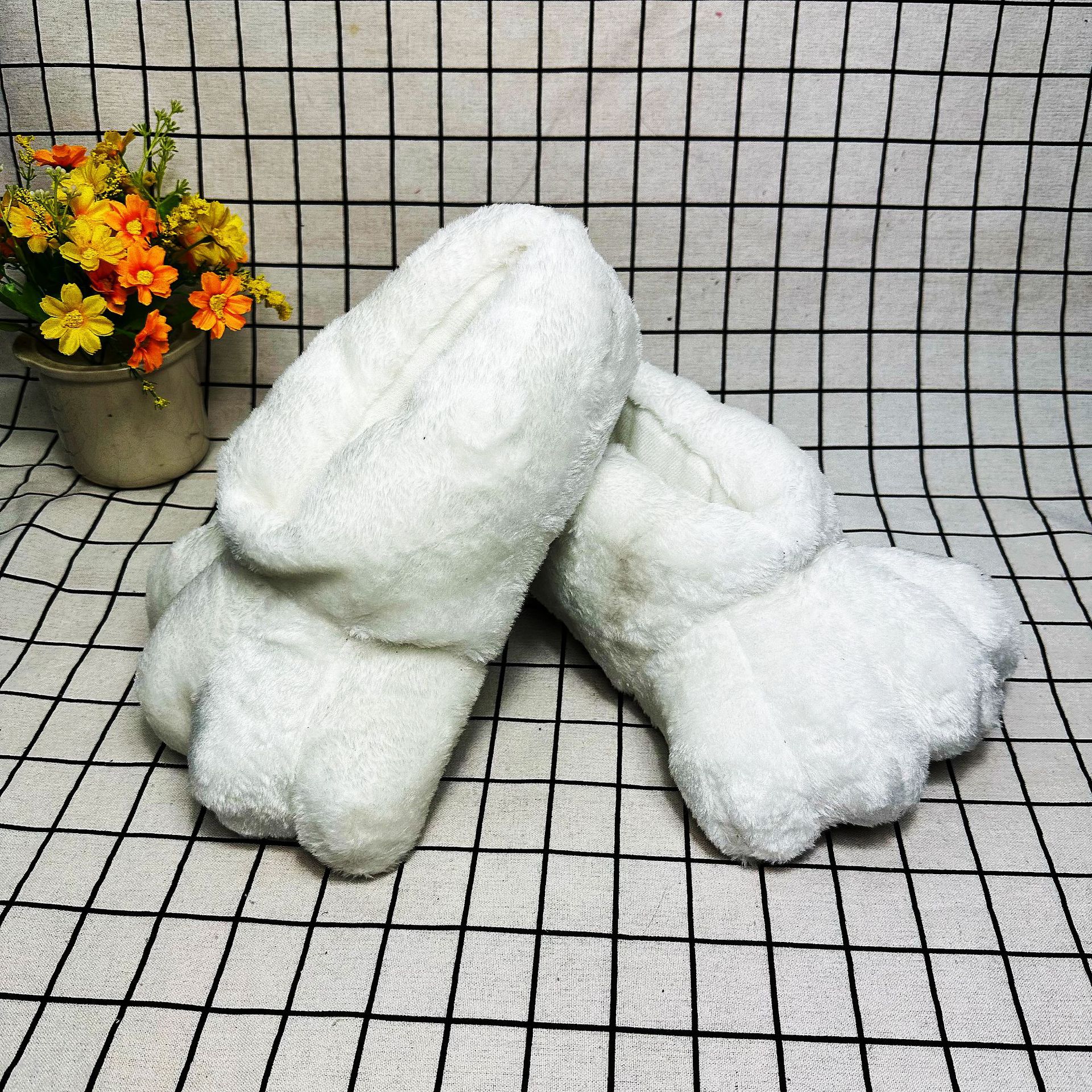 In Stock Rabbit Paw Slippers H - Kids Outdoor Obstacle Course recensione e prezzo